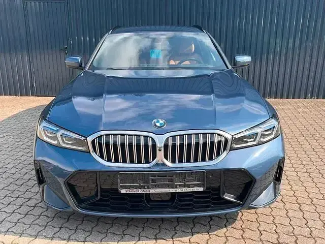 Gebraucht BMW 320 M Sport 190 PS (139 kW) 2025 Arctic race bluemetallic Kombi