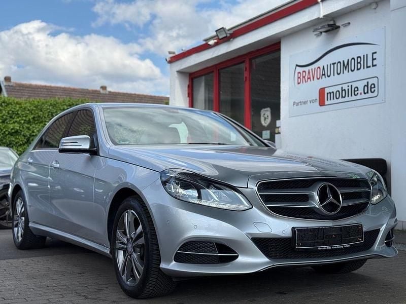 Iridiumsilber Gebraucht 2015 Mercedes E200 Limousine | 22.999 € (Teuer) - Bild 1/4