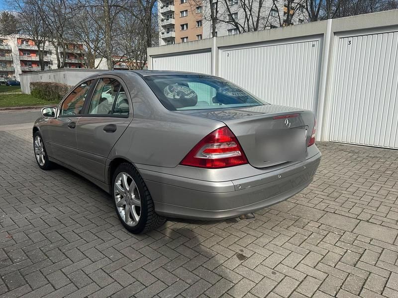 Gebraucht Mercedes C180 143 PS (105 kW) 2004 Beige Limousine