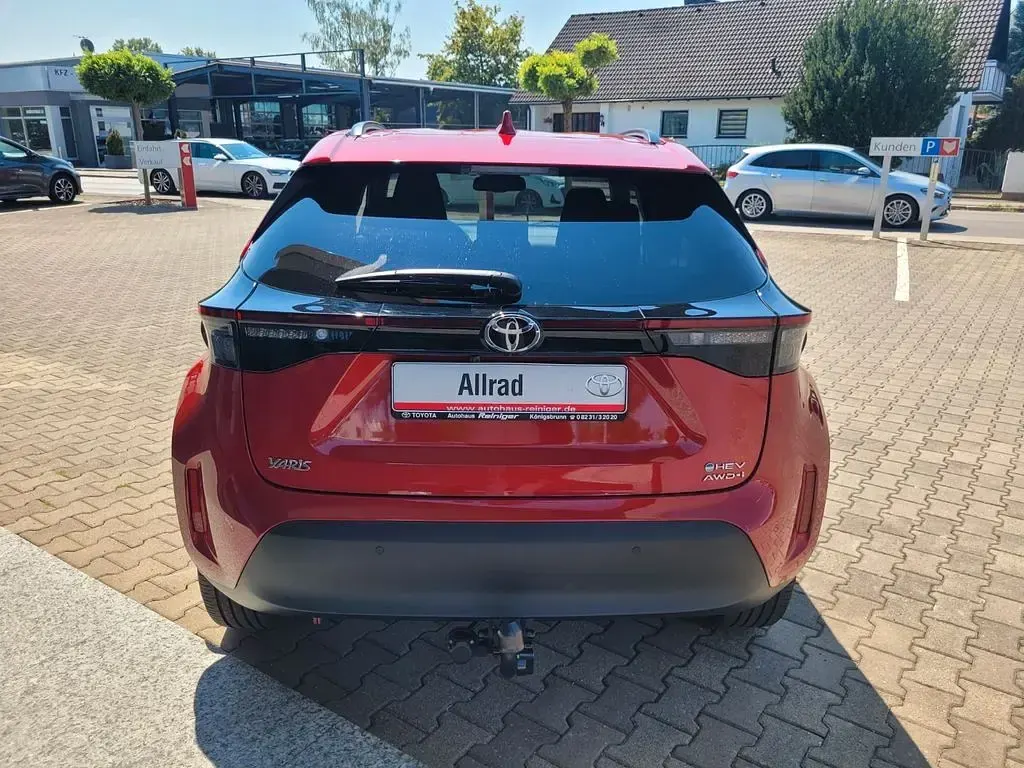 Gebraucht Toyota Yaris Cross Style 131 PS (96 kW) 2025 Rot metallic SUV