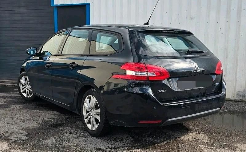 Gebraucht Peugeot 308 120 PS (88 kW) 2015 Schwarz Limousine