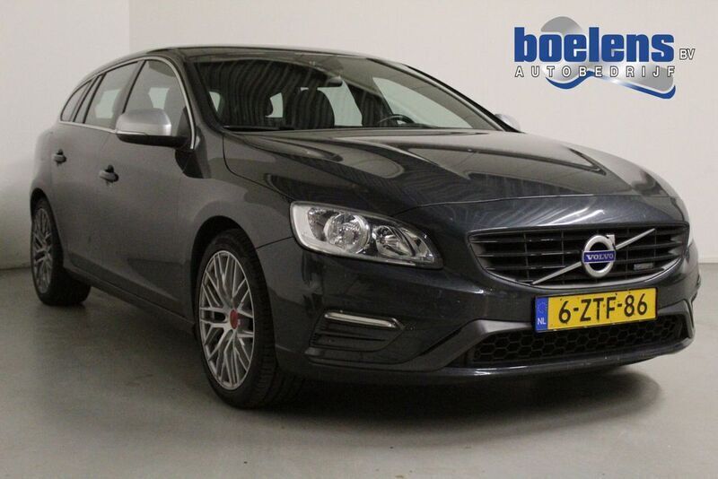 Grau Gebraucht 2015 Volvo V60 R-Design Kombi | 11.887 € (Teuer) - Bild 1/4