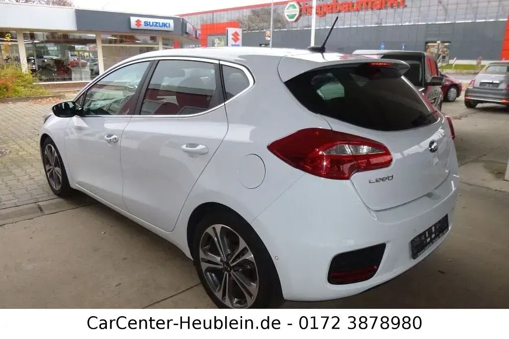 Gebraucht Kia Ceed 135 PS (99 kW) 2016 Weiß Kleinwagen