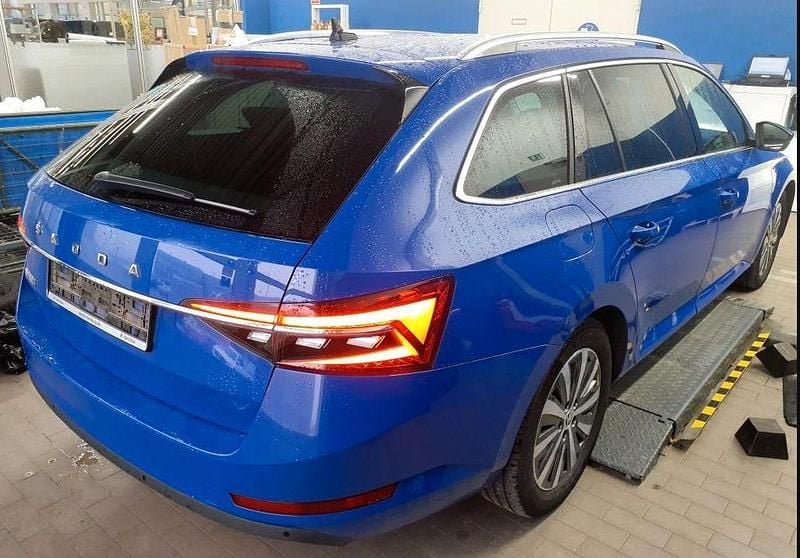 Gebraucht Skoda Superb Style 150 PS (110 kW) 2022 Blau Kombi