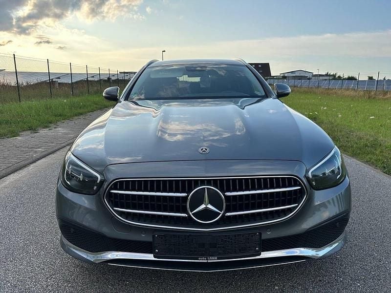 Grau Gebraucht 2021 Mercedes E200 Kombi | 23.000 € (Fairer Preis) - Bild 1/4