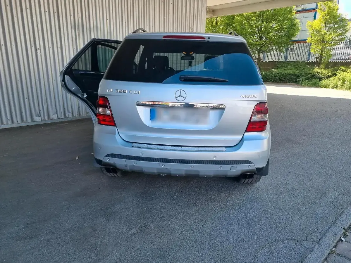 Second-hand Mercedes ML320 224 CP (164 kW) 2009 Argintiu SUV