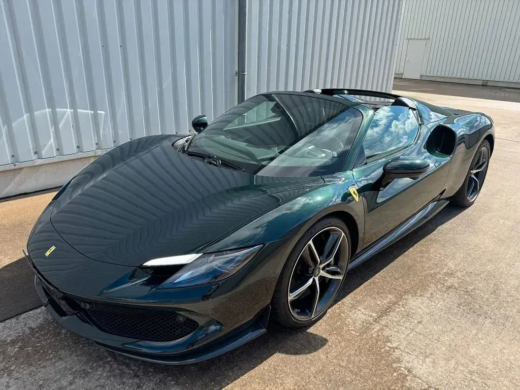 Gebraucht Ferrari 296 829 PS (609 kW) 2023 Grün Cabrio
