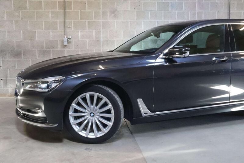 Gebraucht BMW 740L Executive 320 PS (235 kW) 2018 Grau Limousine