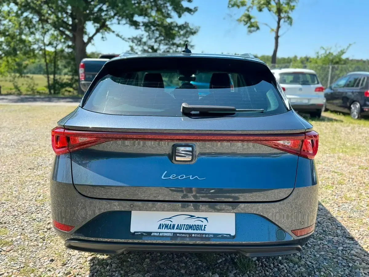 Używany Seat Leon XCELLENCE 150 KM (110 kW) 2021 Szary Kombi