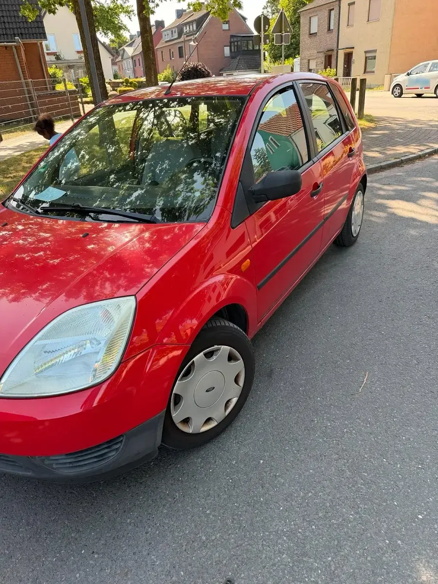 Gebraucht Ford Fiesta 59 PS (43 kW) 2002 Rot Kleinwagen