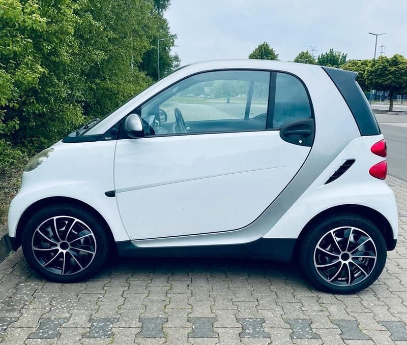 Weiß Gebraucht 2008 Smart ForTwo Coupé Coupé | 3.999 € (Etwas zu teuer) - Bild 1/4