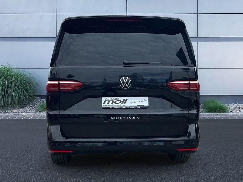 Gebraucht VW Multivan Life 150 PS (110 kW) 2025 Deep black perleffekt Van