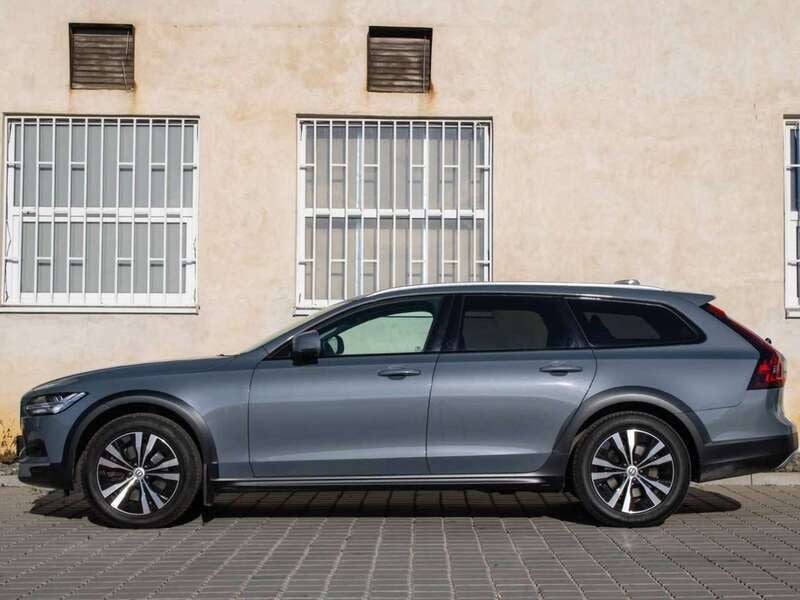 Grau Gebraucht 2020 Volvo V90 CC Kombi | 28.300 € (Guter Preis) - Bild 1/4