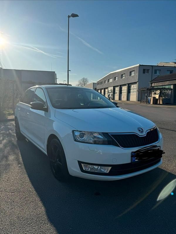 Gebraucht Skoda Rapid Joy 90 PS (66 kW) 2016 Weiß Kleinwagen