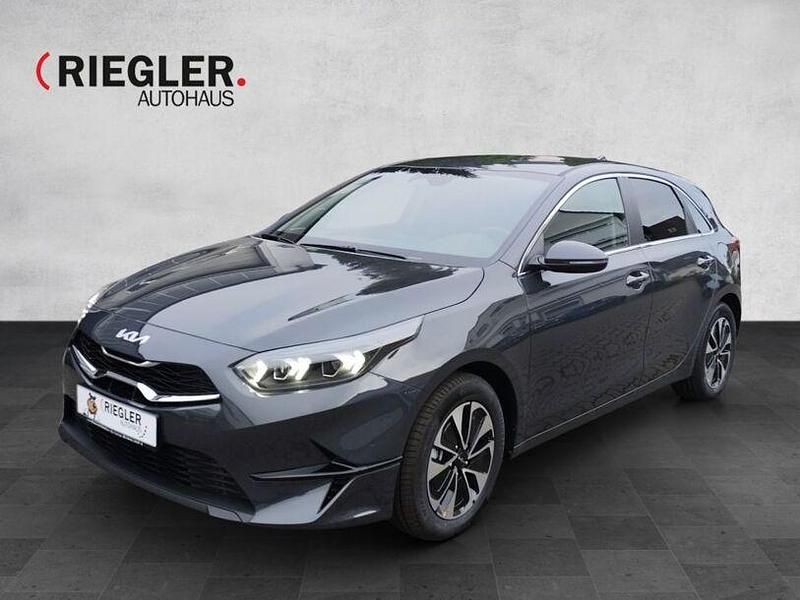 Neu Kia Ceed 140 PS (102 kW) 2025 Grau Kleinwagen