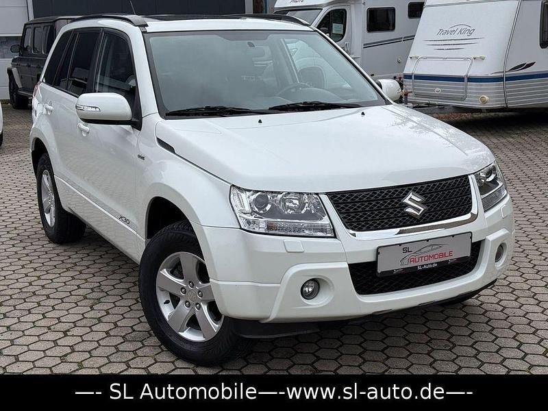 Weiß Gebraucht 2013 Suzuki Grand Vitara SUV | 12.990 € (Etwas zu teuer) - Bild 1/4