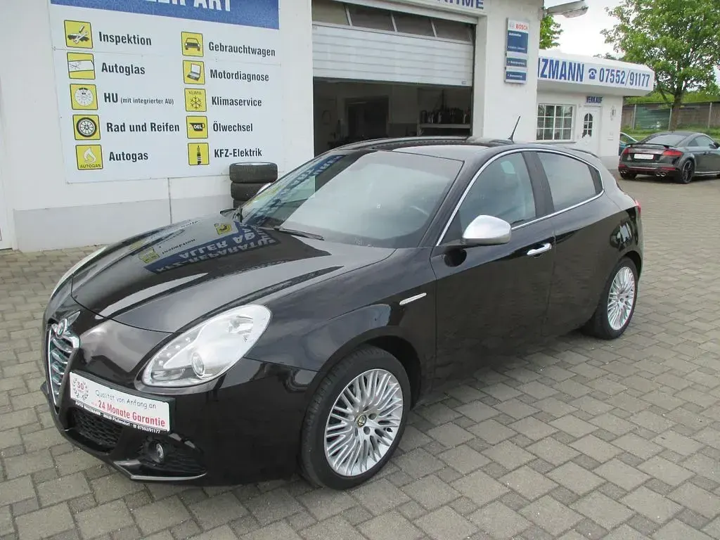 Gebraucht Alfa Romeo Giulietta Super 120 PS (88 kW) 2012 Schwarz Kleinwagen