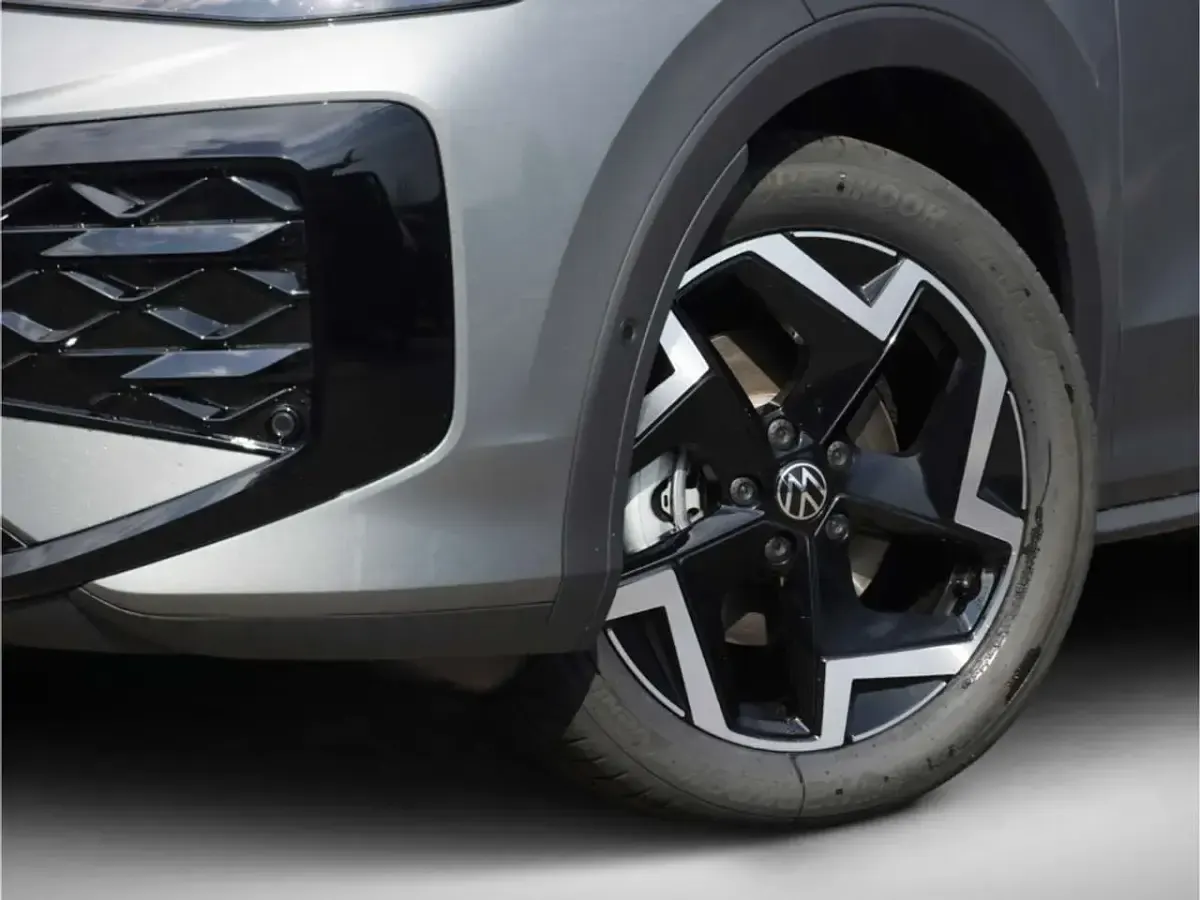Neu VW T-Roc R-line 150 PS (110 kW) 2026 Wolf grey metallic SUV