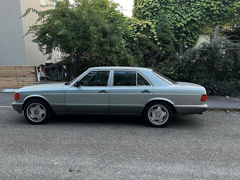 Silber Gebraucht 1989 Mercedes S260 Limousine | 9.500 € - Bild 1/4