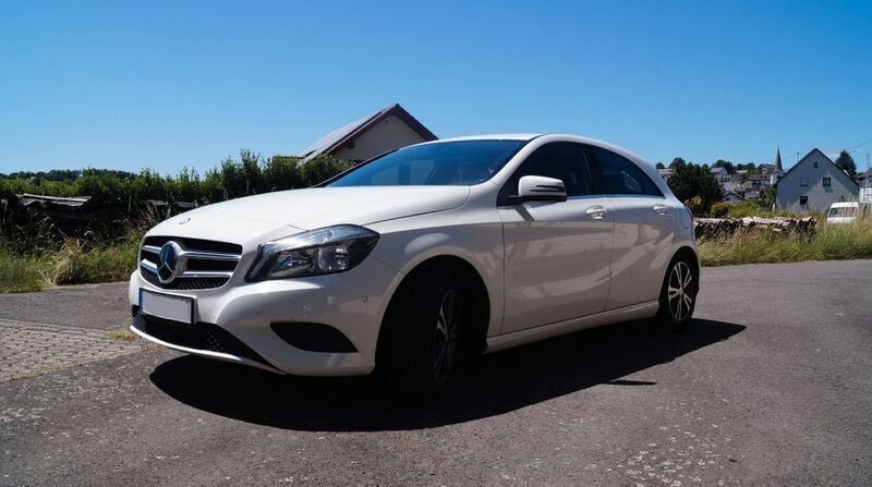 Weiß Gebraucht 2014 Mercedes A180 Limousine | 8.850 € (Superpreis) - Bild 1/4