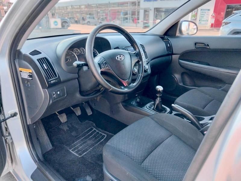 Gebraucht Hyundai i30 105 PS (77 kW) 2009 Silber Limousine