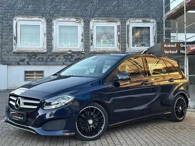 Gebraucht Mercedes B250 AMG line 211 PS (155 kW) 2017 Blau Kleinwagen