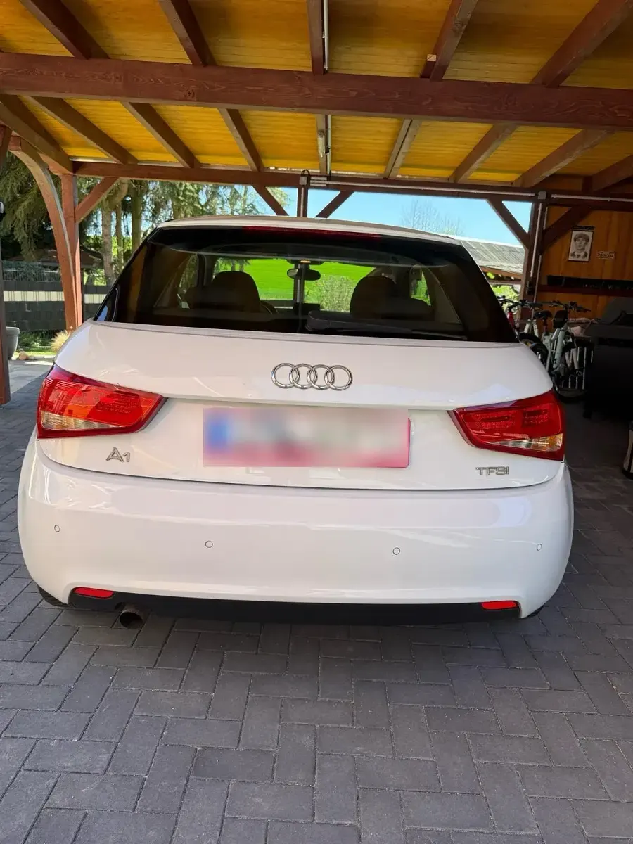 Gebraucht Audi A1 Attraction 86 PS (63 kW) 2013 Weiß Kleinwagen