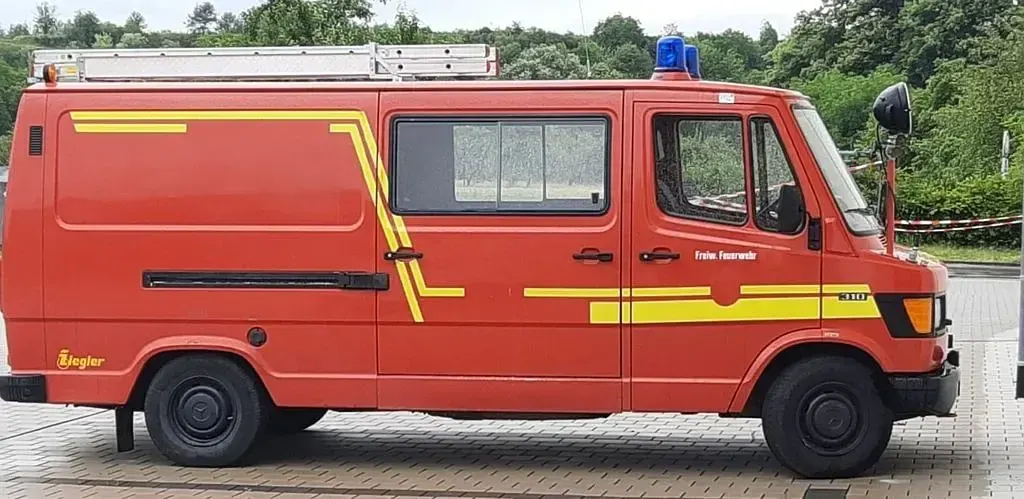 Gebraucht Mercedes T1 95 PS (69 kW) 1989 Rot Van