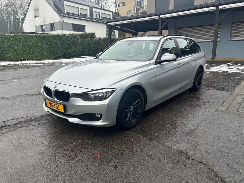Grau Gebraucht 2014 BMW 320 Efficient Dynamics Kombi | 7.500 € (Guter Preis) - Bild 1/4