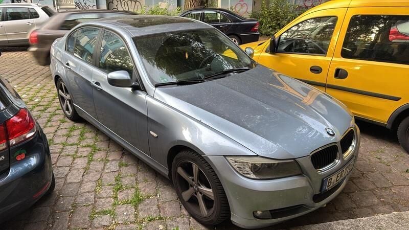Blau Gebraucht 2009 BMW 318 Limousine | 4.900 € (Superpreis) - Bild 1/4