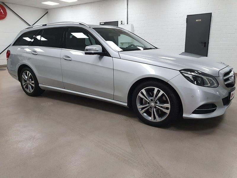 Gebraucht Mercedes E300 204 PS (150 kW) 2015 Silber Kombi