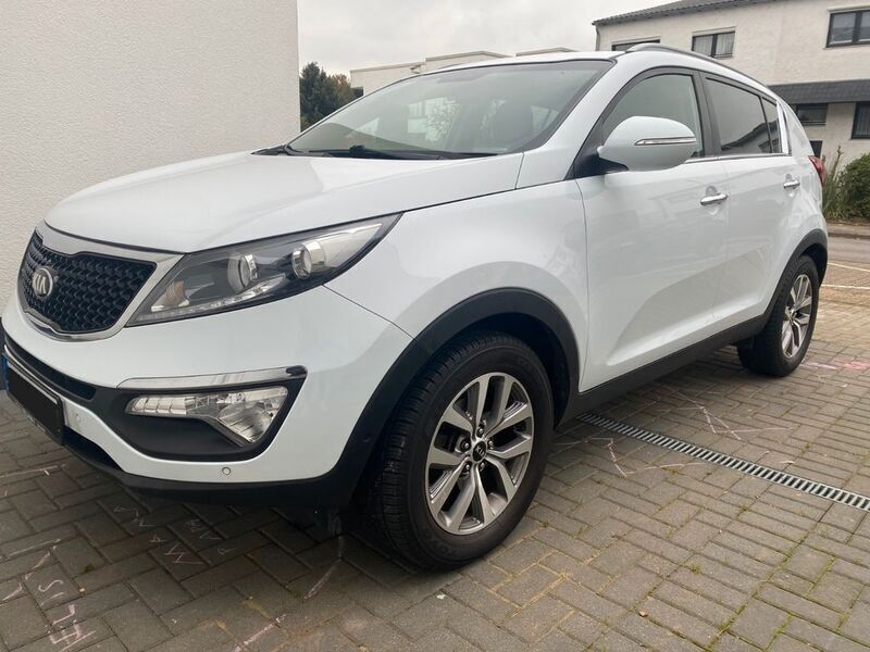 Weiß Gebraucht 2014 Kia Sportage FIFA World Cup Edition SUV | 12.500 € (Etwas zu teuer) - Bild 1/4