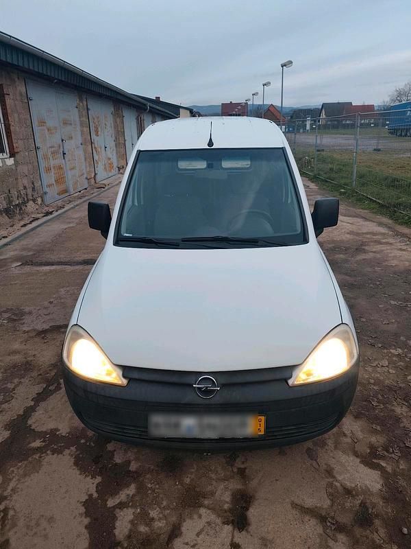 Weiß Gebraucht 2001 Opel Combo Kleinwagen | 3.400 € - Bild 1/4