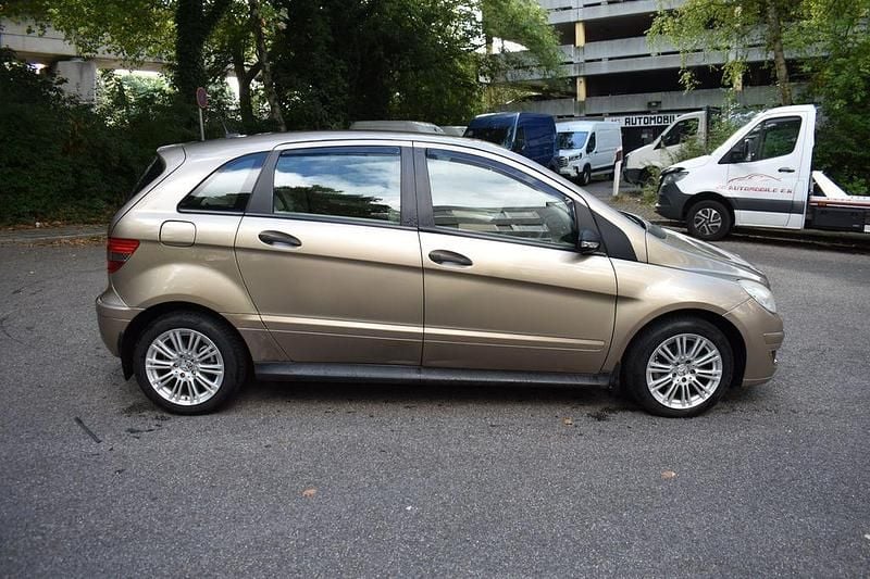 Gebraucht Mercedes B150 95 PS (69 kW) 2006 Gold Van / Kleinbus
