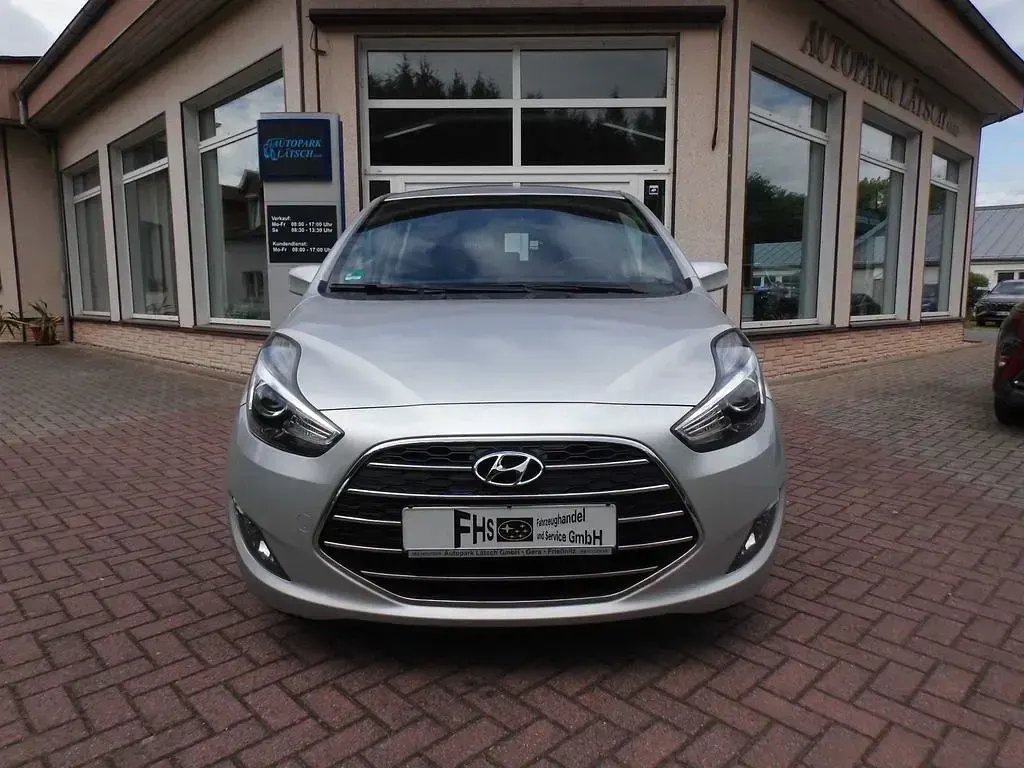 Gebraucht Hyundai ix20 Trend 116 PS (85 kW) 2016 Silber Kleinwagen