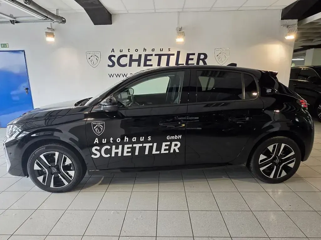 Neu Peugeot e-208 Allure 114 kW (156 PS) 2025 Schwarz Kleinwagen