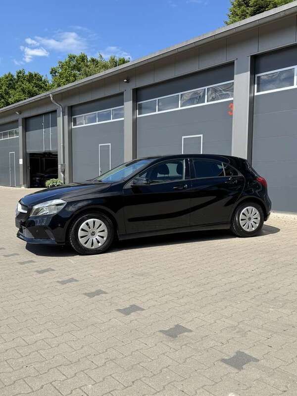 Gebraucht 2017 Mercedes A180 Limousine | 16.500 € (Fairer Preis) - Bild 1/4