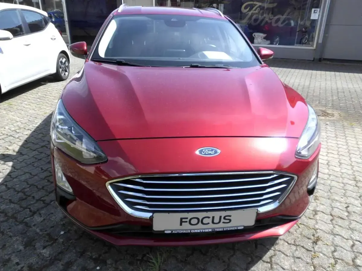 Gebraucht Ford Focus Titanium 125 PS (91 kW) 2019 Rubyrot (metallic) Kombi