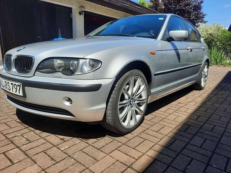 Silber Gebraucht 2002 BMW 325 Sport Line Limousine | 6.500 € (Fairer Preis) - Bild 1/4