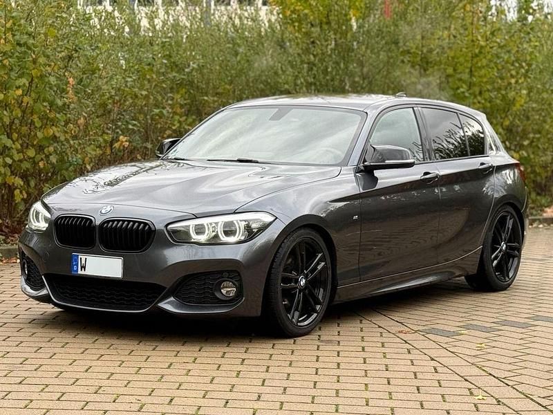 Grau Gebraucht 2019 BMW 120 Shadowline Kleinwagen | 22.190 € (Fairer Preis) - Bild 1/4