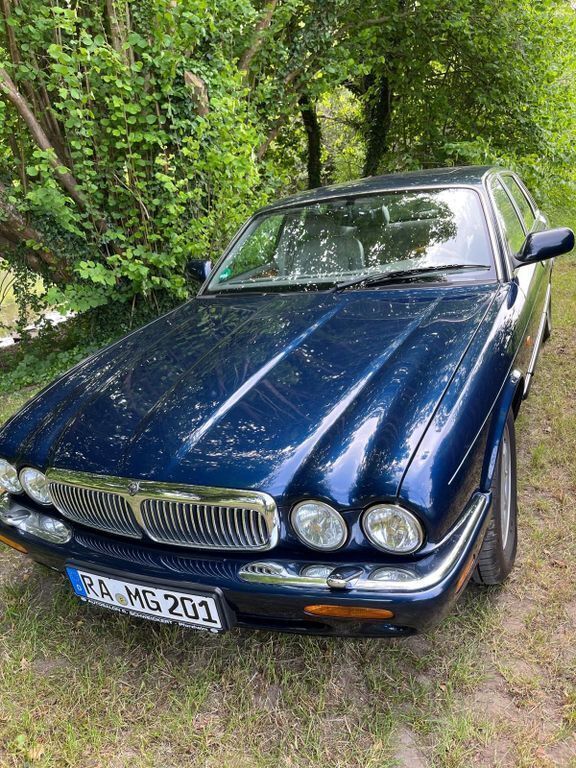 Blau Gebraucht 1998 Jaguar XJ Executive Limousine | 12.490 € (Fairer Preis) - Bild 1/4