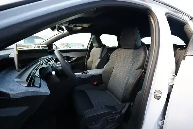 Neu Peugeot 3008 Allure 145 PS (106 kW) 2026 Okenite weiss metallic okenite weiss metallic SUV