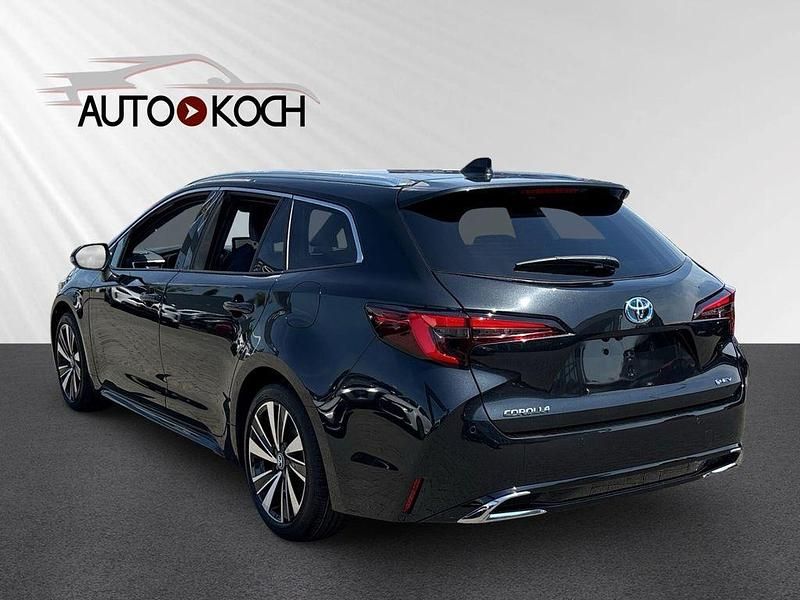 Neu Toyota Corolla 140 PS (102 kW) 2025 Schwarz Kombi