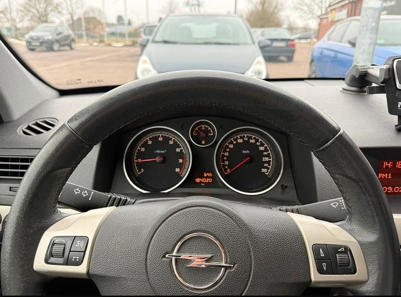 Gebraucht Opel Astra 90 PS (66 kW) 2007 Silber Kleinwagen