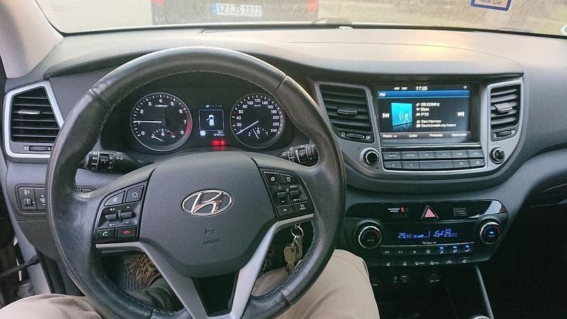 Gebraucht Hyundai Tucson Style 177 PS (130 kW) 2016 Silber SUV