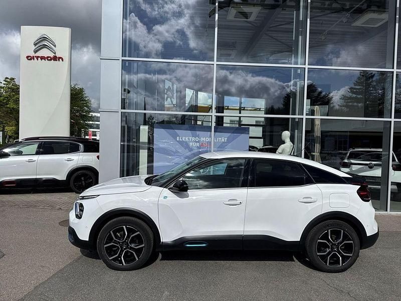 Używany Citroën e-C4 Shine 100 kW (136 KM) 2023 Biały Sedan/Limuzyna