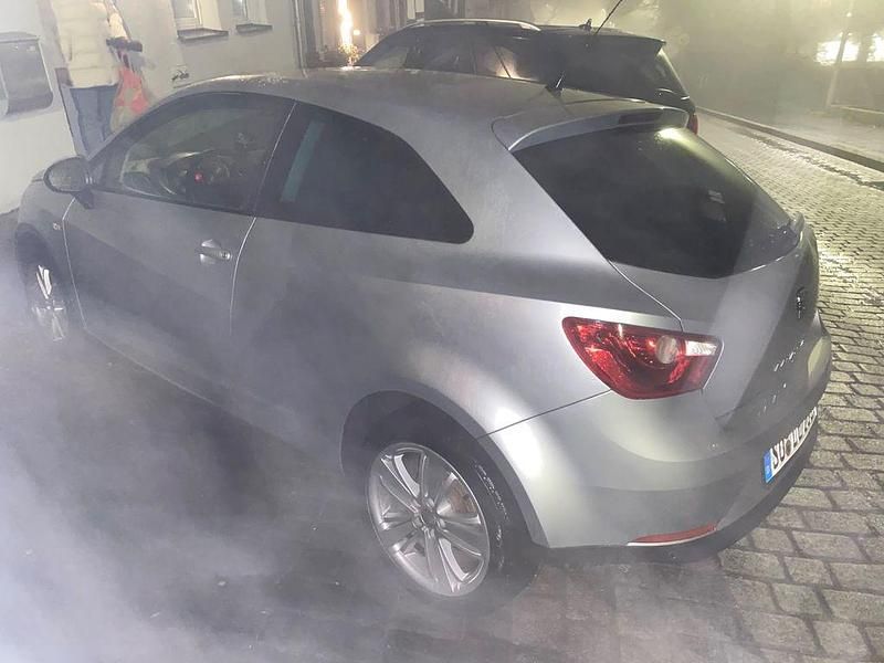 Silber Gebraucht 2011 Seat Ibiza SC Copa Kleinwagen | 3.800 € (Guter Preis) - Bild 1/4