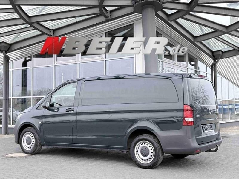 Gebraucht Mercedes Vito 163 PS (119 kW) 2022 Granitgruen Van