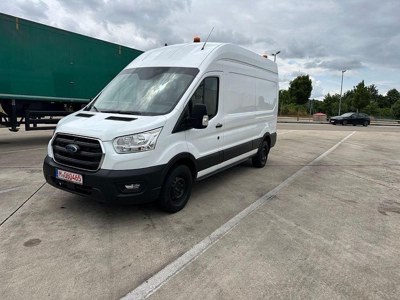 Weiß Gebraucht 2019 Ford Transit Trend Limousine | 16.900 € (Superpreis) - Bild 1/4