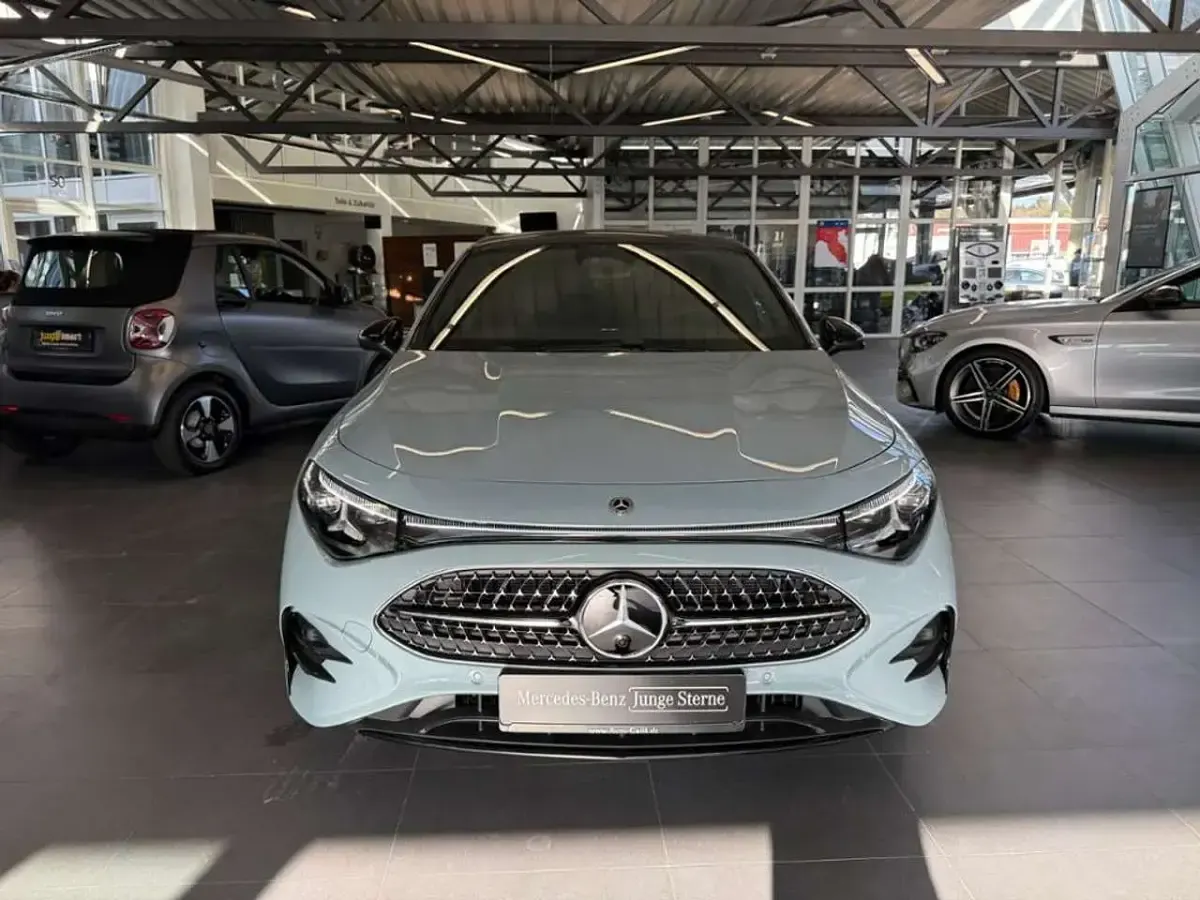 Gebraucht Mercedes CLA180 AMG 156 PS (114 kW) 2026 Unilack aquamint Limousine